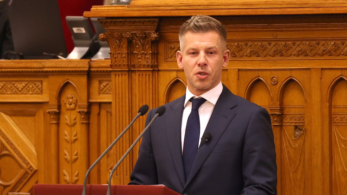 BUDAPEST, HUNGARY - MAY 09: Péter Magyar gives a speech as he is sworn in as Prime Minister of Hungary at the Hungarian Parliament on May 09, 2026 in Budapest, Hungary. The victory of Magyar's Tisza Party in last month's parliamentary election brought an end to the 16-year rule of the Fidesz party and prime minister Viktor Orban. (Photo by Janos Kummer/Getty Images)
