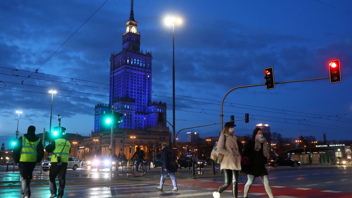 Obostrzenia mogą z nami zostać na długo