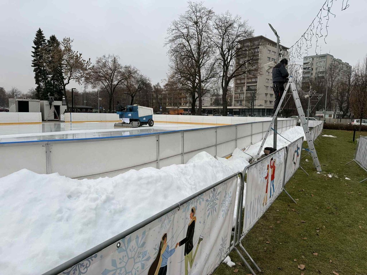 Kraków: Lodowisko pod NCK czeka na miłośników zimowych akrobacji