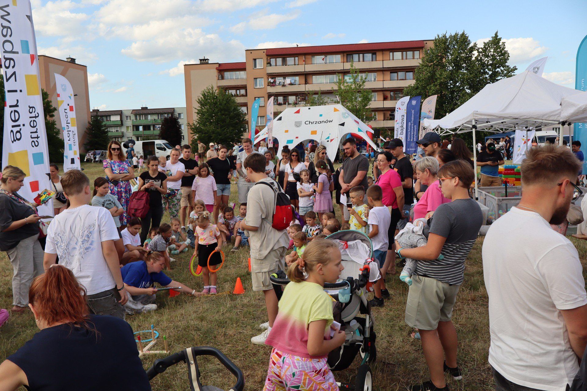 Wędrujące Podwórko na osiedlu Młodości w Chrzanowie. Dzieci bawiły się doskonale