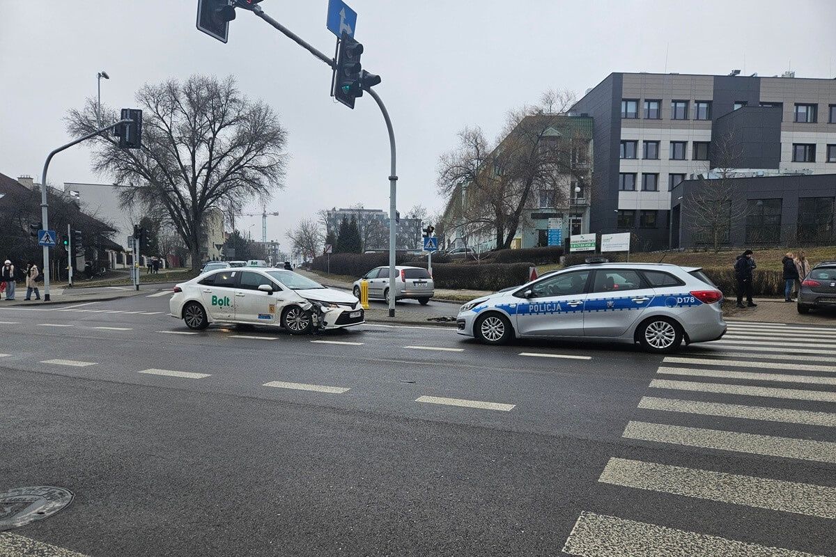 Zderzenie toyoty z seatem na skrzyżowaniu ulic Północna, Prusa, Jaczewskiego i Biernackiego w Lublinie