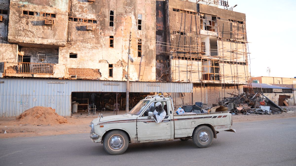 KHARTOUM, SUDAN - DEC 26: A view of damage and destruction in Sudan's capital Khartoum on December 26, 2024. The clashes between the army and the Rapid Support Forces in Sudan, which have entered their 21st month, have caused destruction in many regions, especially in the country's capital Khartoum. The country's infrastructure, economy, education and health system have been seriously damaged due to the clashes. (Photo by Osman Bakir/Anadolu via Getty Images)