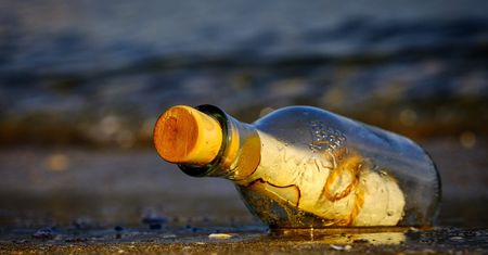 Fin znalazł list w butelce. "Obudźcie się albo umrzecie"
