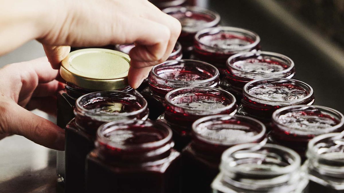 Prosta droga do pleśni. Nigdy tak nie rób, gdy przygotowujesz przetwory