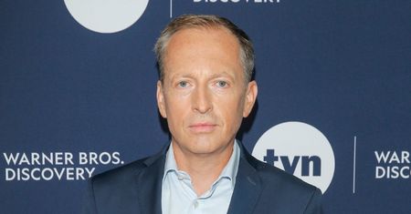 Jest laureatem nagrody Grand Press i dziennikarzem TVN24. Wykształcenie Konrada Piaseckiego może szokować