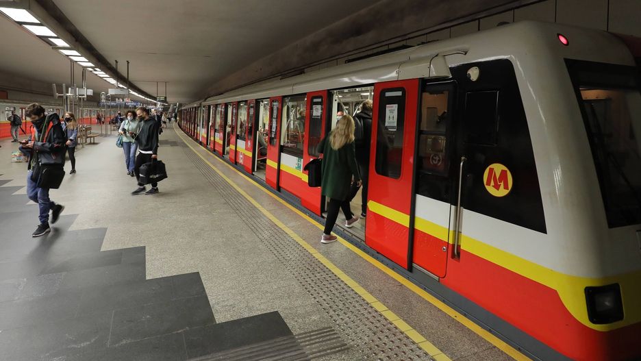 Metro Warszawskie. Czy nocne kursy zostaną wznowione? Jest decyzja