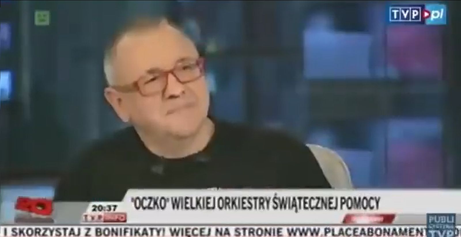 Danuta Holecka dziękuje Jurkowi Owsiakowi. Dziś ten widok może zaskakiwać