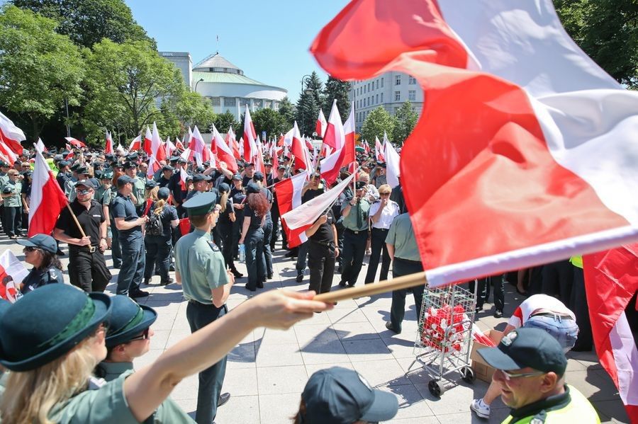 Protest celników w centrum Warszawy. Ulice wyłączone z ruchu