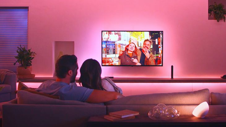Ten gadżet Philips rozświetli salon kolorami filmu, jaki oglądasz 1