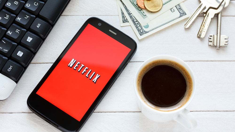 #KrzyweZwierciadło: Netflix dostosowuje ofertę do polskiego rynku. Będzie płacił widzom za oglądanie seriali 1