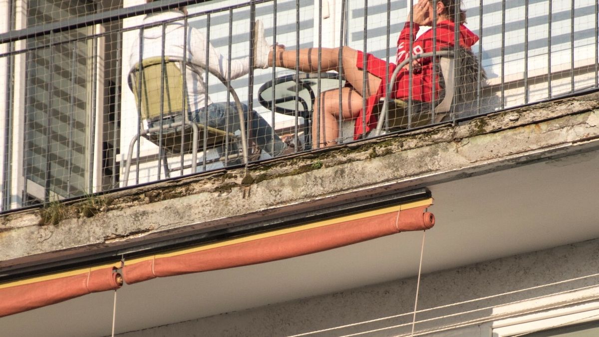 Tego nie rób na balkonie. Grozi 500 zł mandatu