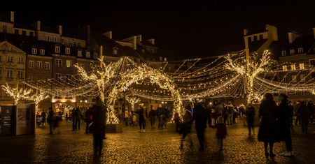 Świąteczna iluminacja zachwyca. Warszawa skąpana w złocie [ZDJĘCIA]