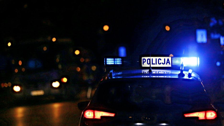 Łomża: krok od tragedii. Policjanci wynieśli seniorkę na rękach. Zdj. ilustracyjne