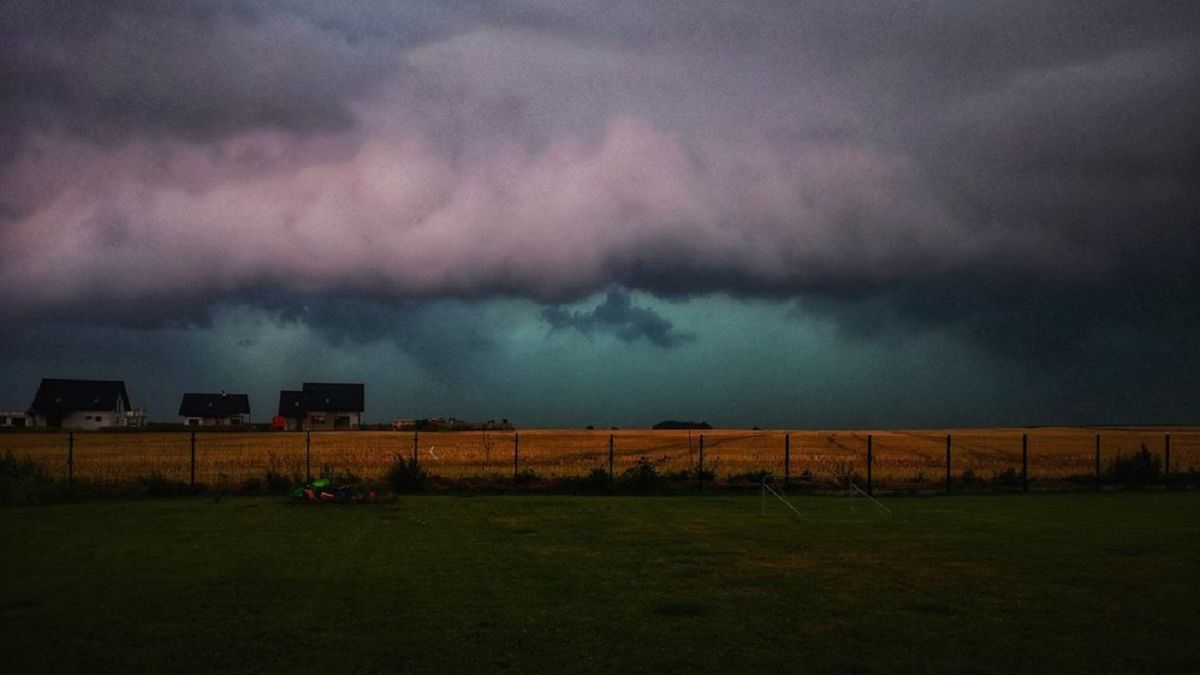 Ujęcie chmury szelfowej z Dolnego Śląska robi potężne wrażenie.