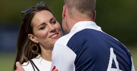 Nowe teorie na temat Kate i Williama. Księżna nie nosi pierścionka zaręczynowego