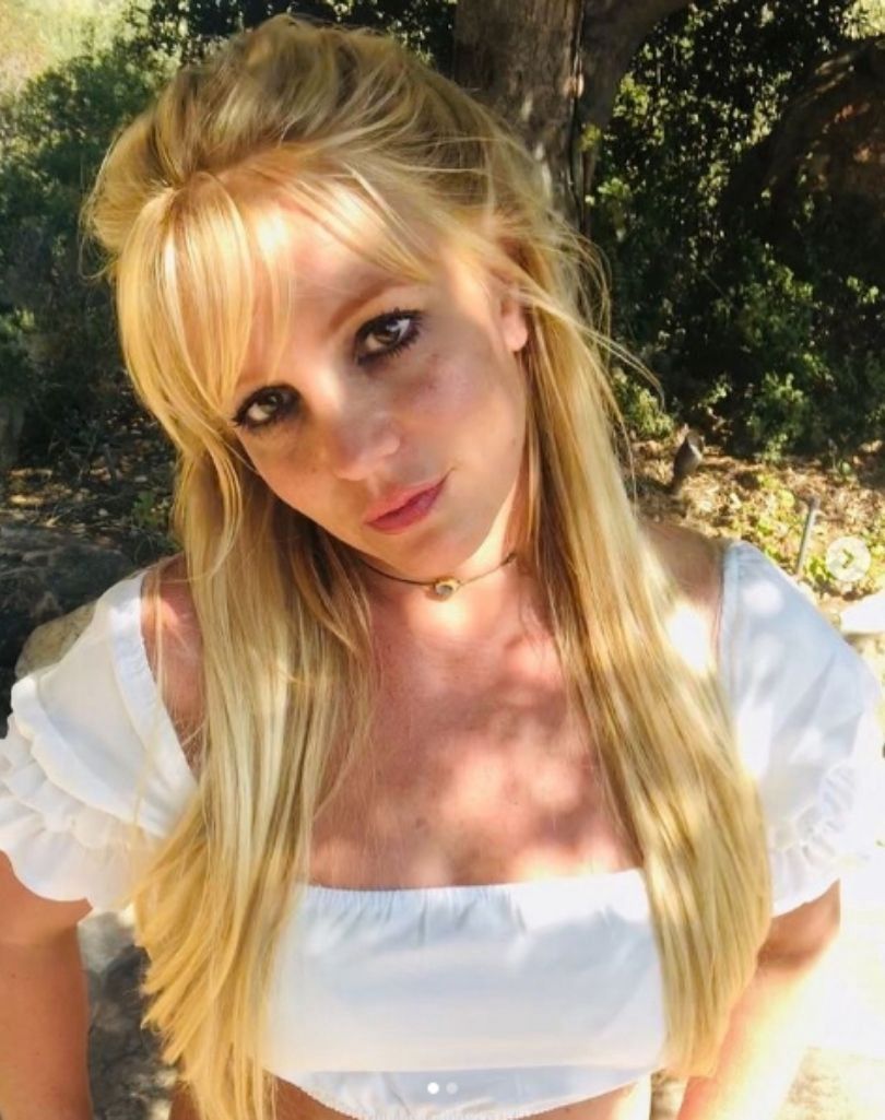 Fani Britney Spears szukają sekretnych wiadomości od wokalistki na planszy do gry w Scrabble