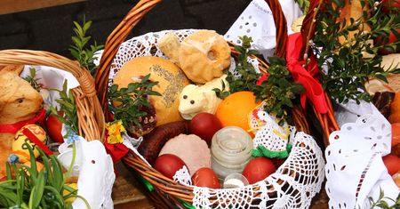 Święconka wielkanocna. Co włożyć do koszyka wielkanocnego?