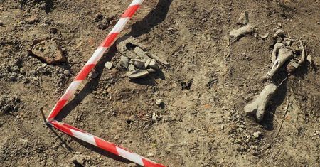 Skąd wzięły się ludzkie szczątki pod Placem Litewskim?