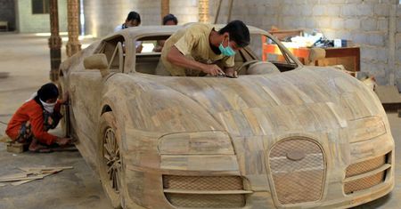 Bugatti Veyron z drewna [wideo]