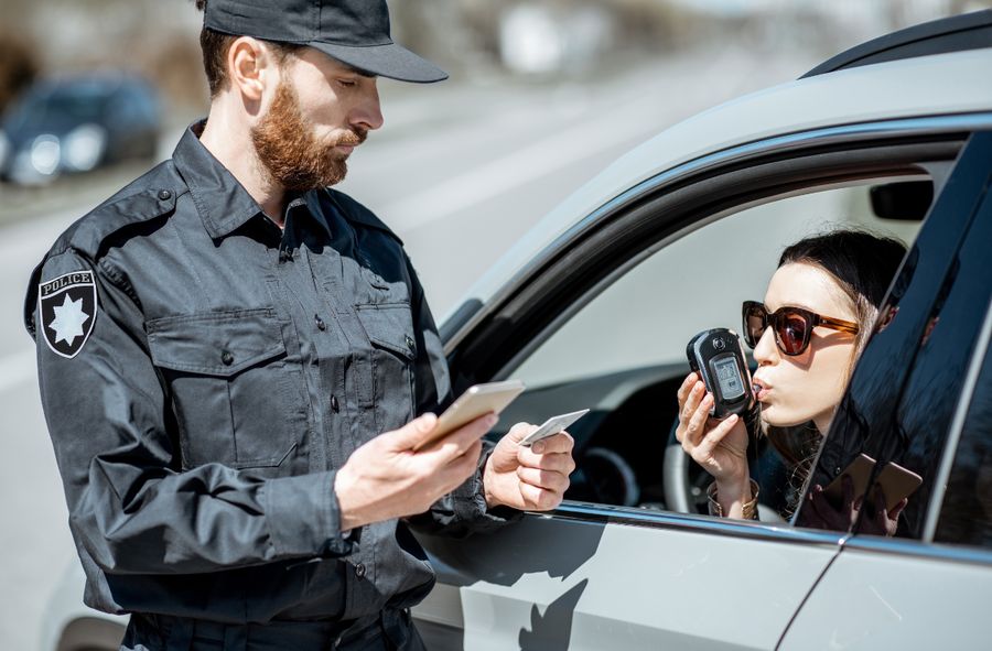 A Drunk Female Driver Hit Four Cars; She Was Detained  