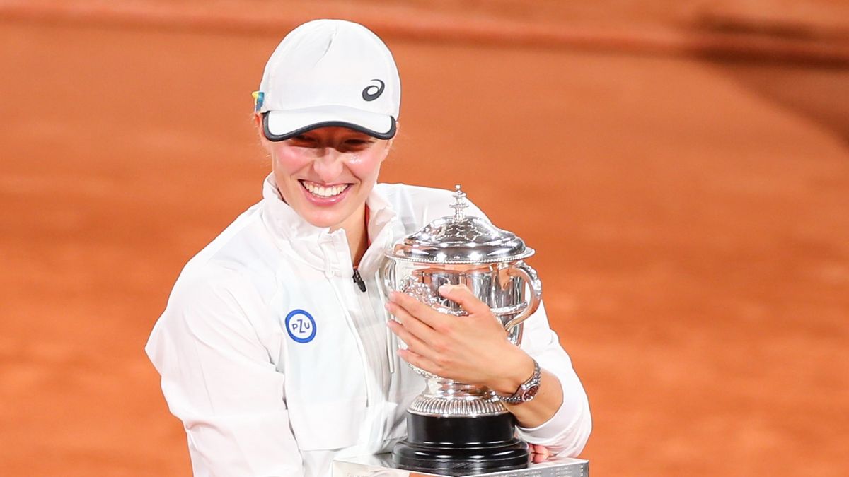 Iga Swiatek posing for photos with the trophy of Roland Garros after her win against Coco Gauff on Philipe Chatrier court in the 2022 French Open women's final. (Photo by Ibrahim Ezzat/NurPhoto via Getty Images)