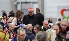 Wyjątkowe śniadanie wielkanocne w Łodzi. Pojawił się tam kard. Krajewski