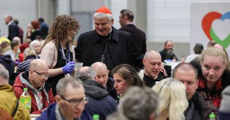 Wyjątkowe śniadanie wielkanocne w Łodzi. Pojawił się tam kard. Krajewski