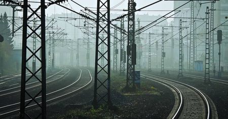 Nie udało się uratować 19-latka, który wszedł na słup trakcji kolejowej i został porażony prądem