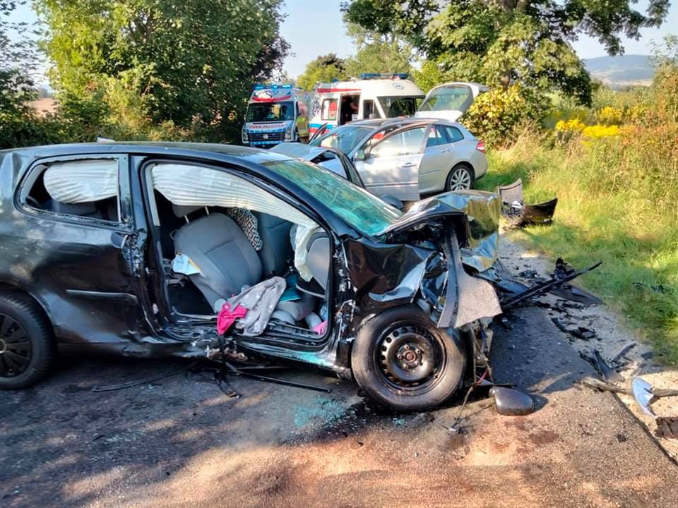 Poważny wypadek pod Jelenią Górą. Sześć osób w szpitalu