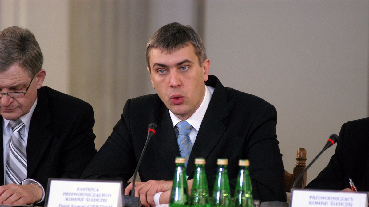 W 2004 roku Roman Giertych zasiadał w komisji śledczej ds. afery Orlenu.