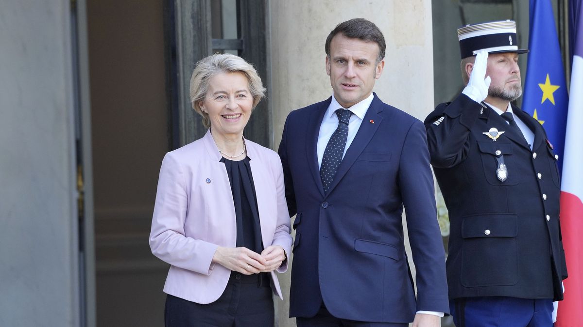 PARIS, FRANCE - FEBRUARY 17: President of the European Union Ursula Von Der Leyen meets French president Emmanuel Macron at Elysee Palace on February 17, 2025 in Paris, France. As the USA and Russia convene talks in Saudi Arabia hoping to bring to an end the Russia/Ukraine war, President Macron invites European leaders to a summit to discuss security spending and the part they can play in the future of Ukraine. The UK Prime Minister has said he is prepared to commit troops on the ground in Ukraine as part of a peacekeeping force, as has the CDU party defence spokesperson in Germany. (Photo by Remon Haazen/Getty Images)