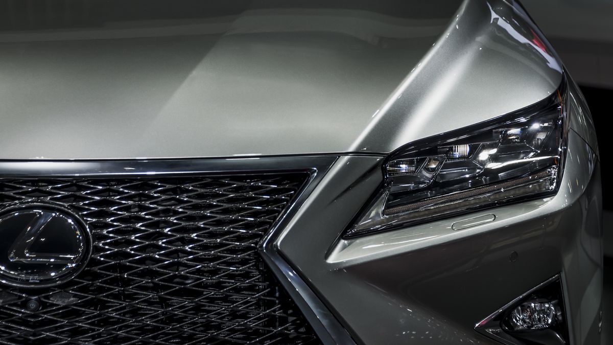 Lexus to dywizja koncernu Toyoty odpowiedzialna za produkcję luksusowych aut. Marka chce wyjść poza schemat, stąd projekty m.in. jachtu czy terenowego czterokołowca na wodór. 