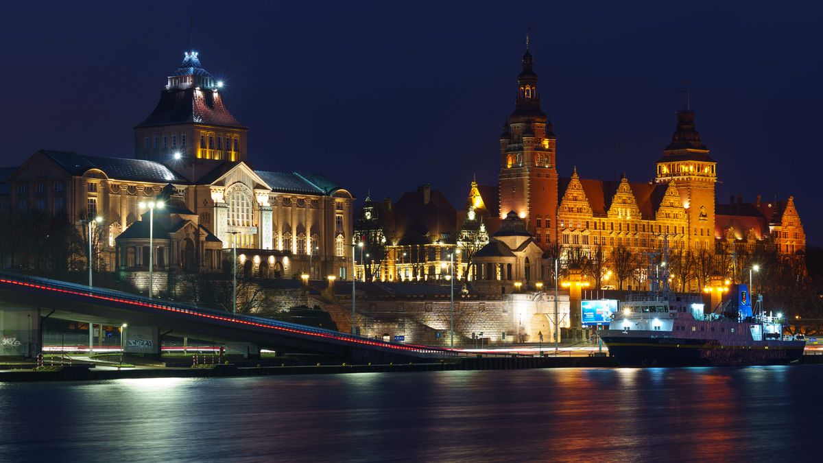 Panorama Szczecina nocą potrafi zrobić wielkie wrażenie