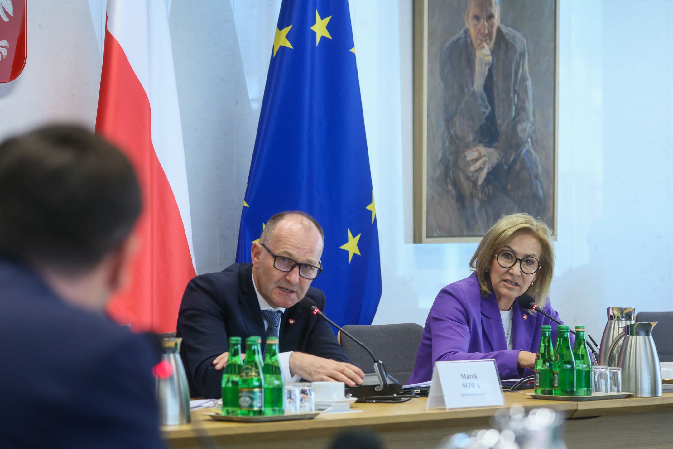 Przewodniczący Marek Sowa i wiceprzewodnicząca Maria Janyska podczas przesłuchania świadka Daniela Obajtka