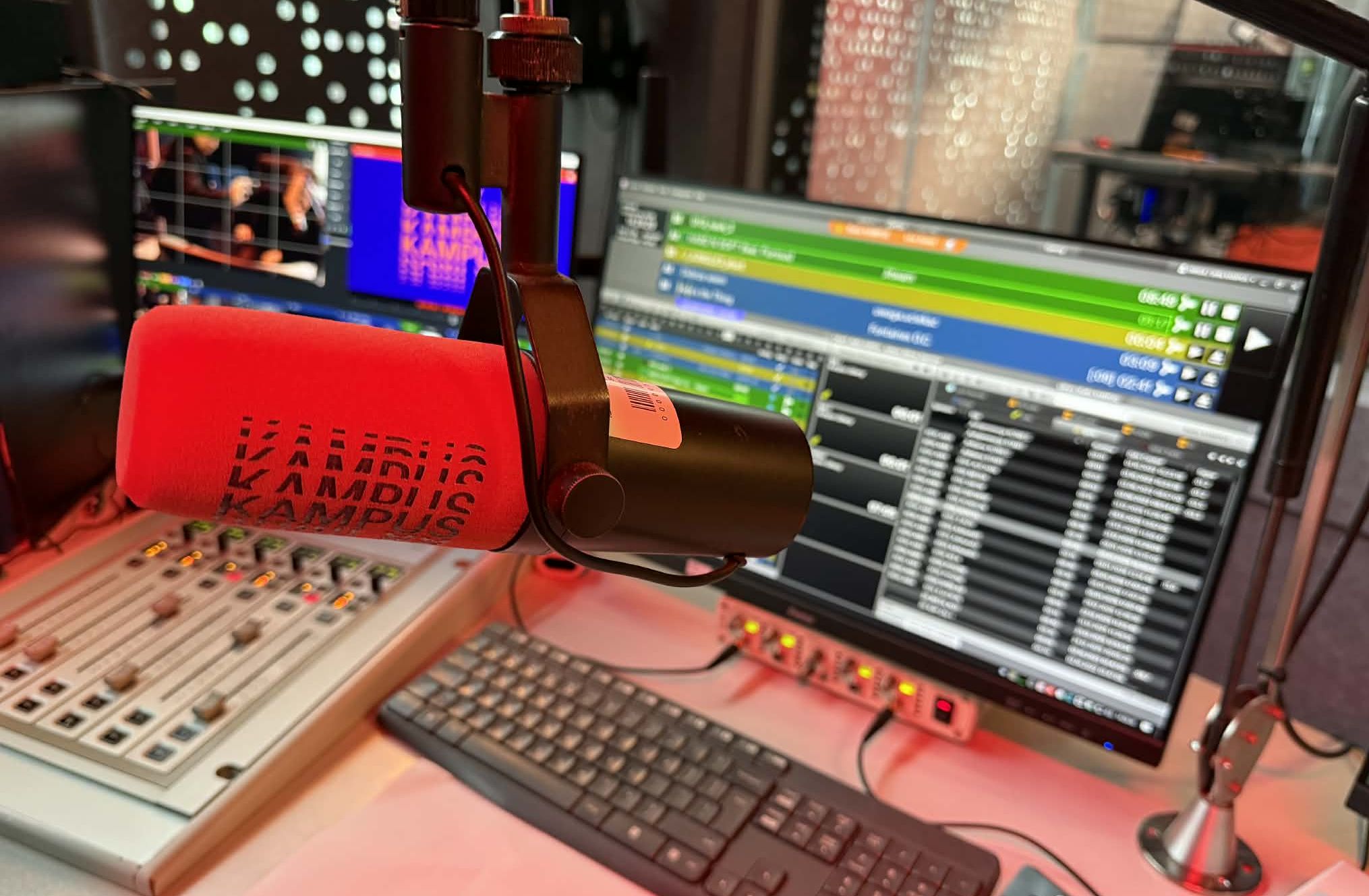 Mikrofon Radia Kampus