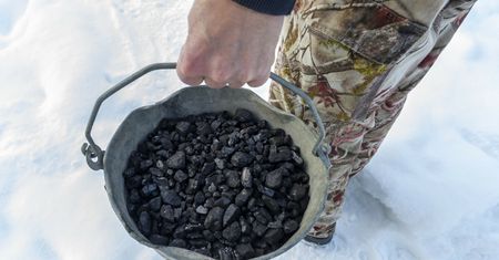 Powiedział, że zabraknie węgla, dzień później stracił pracę. Czy zimą naprawdę może być tak źle?