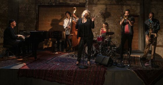 Netflix udostępnia pierwszy zwiastun "The Eddy". W serialu gra Joanna Kulig 1