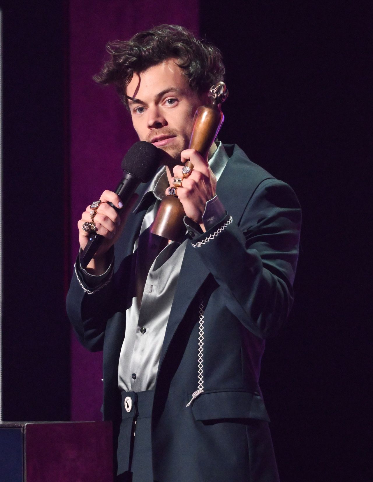 Harry Styles debuted a new hairstyle.