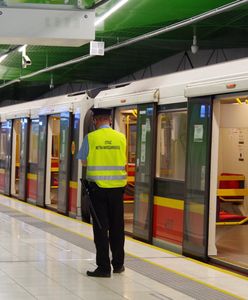 Warszawa. W metrze nie chciał założyć maseczki. Czeka go sprawa w sądzie