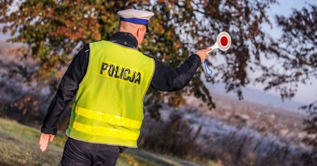 Jak działa mechanizm podwójnego mandatu? Nawet 5000 zł za jedno wykroczenie