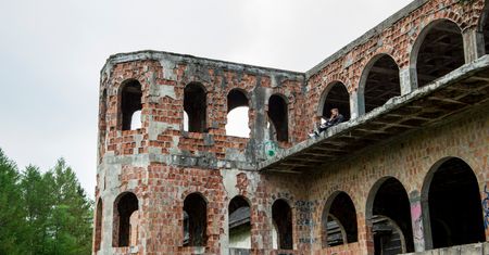 Niedokończona tajemnicza budowla, która stała się ciekawostką architektoniczną i turystyczną