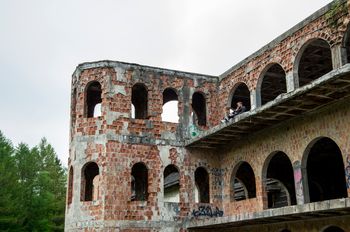 Niedokończona tajemnicza budowla, która stała się ciekawostką architektoniczną i turystyczną