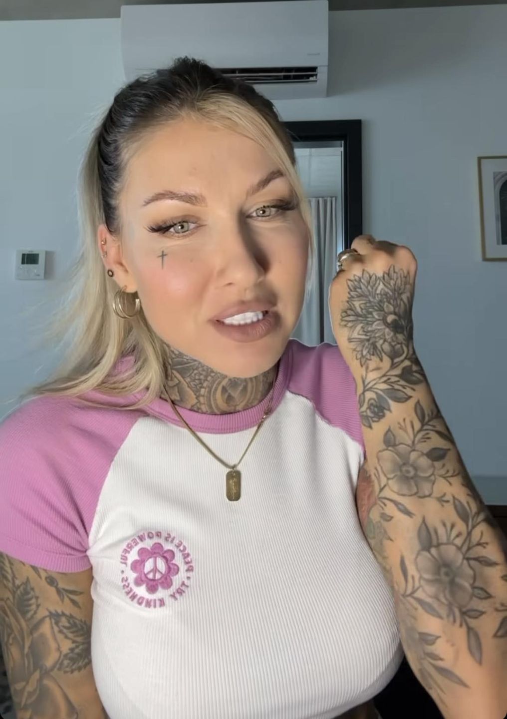 Deynn rozpoczęła sprzedaż energetyków. Tak reklamuje napoje