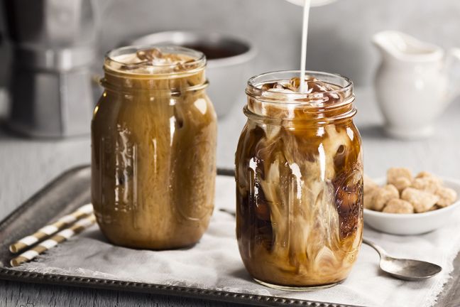 Letnie upały umil sobie mrożoną kawą, która świetnie orzeźwia, dodaje energii, a przy okazji dostarcza też antyoksydantów