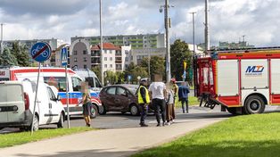 Piła: Zderzenie dwóch samochodów na Rondzie Solidarności - AKTUALIZACJA