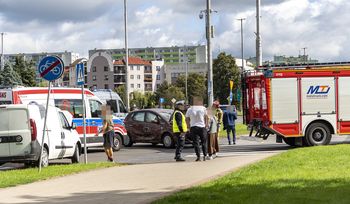 Piła: Zderzenie dwóch samochodów na Rondzie Solidarności - AKTUALIZACJA