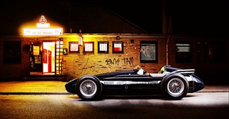 Odrestaurowane Maserati 250F błyszczy w Hamburgu