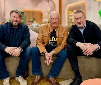 Zostanie ojcem po 60. Karol Strasburger wkopał kolegę na wizji