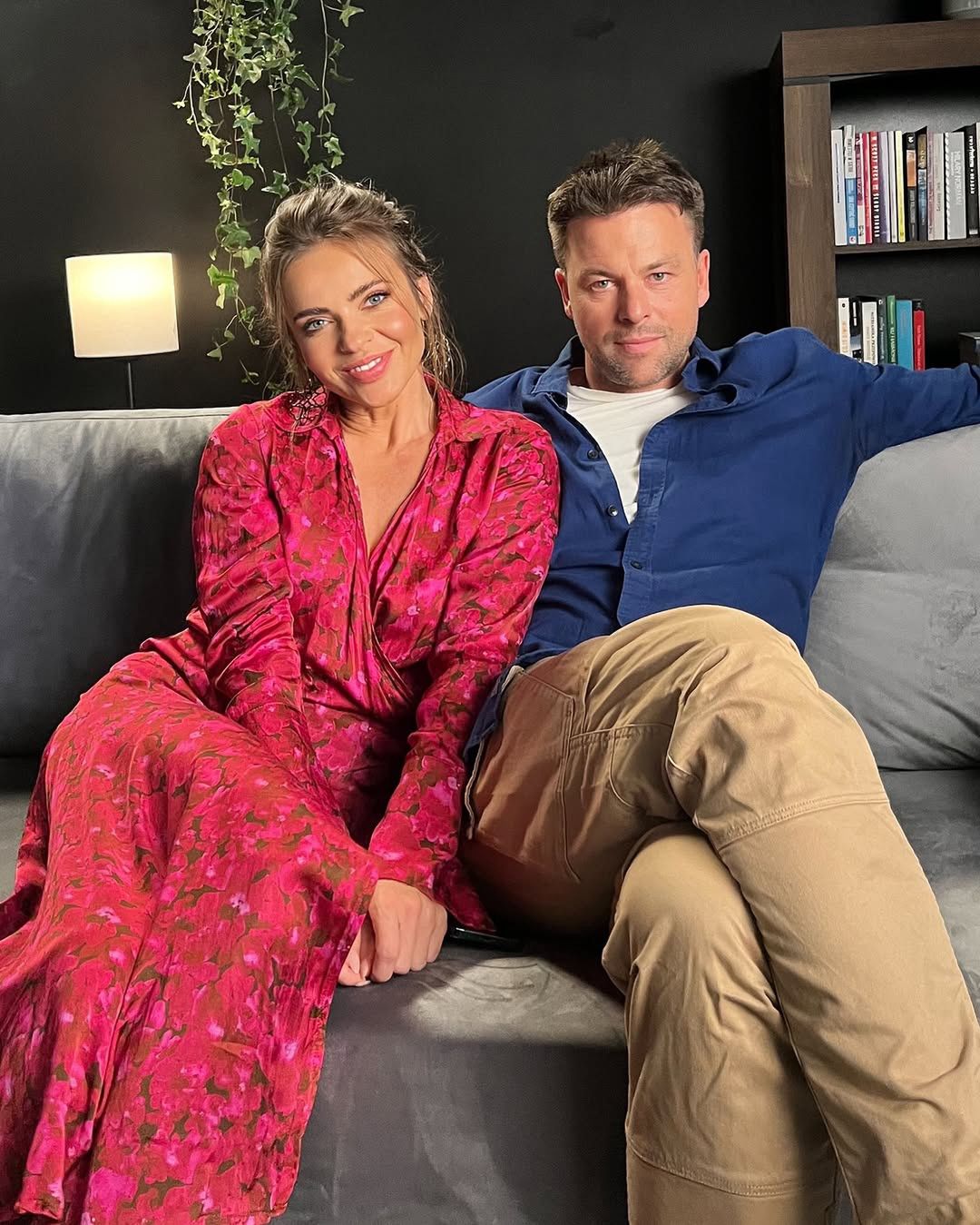 Edyta Herbuś w kozakach bordo