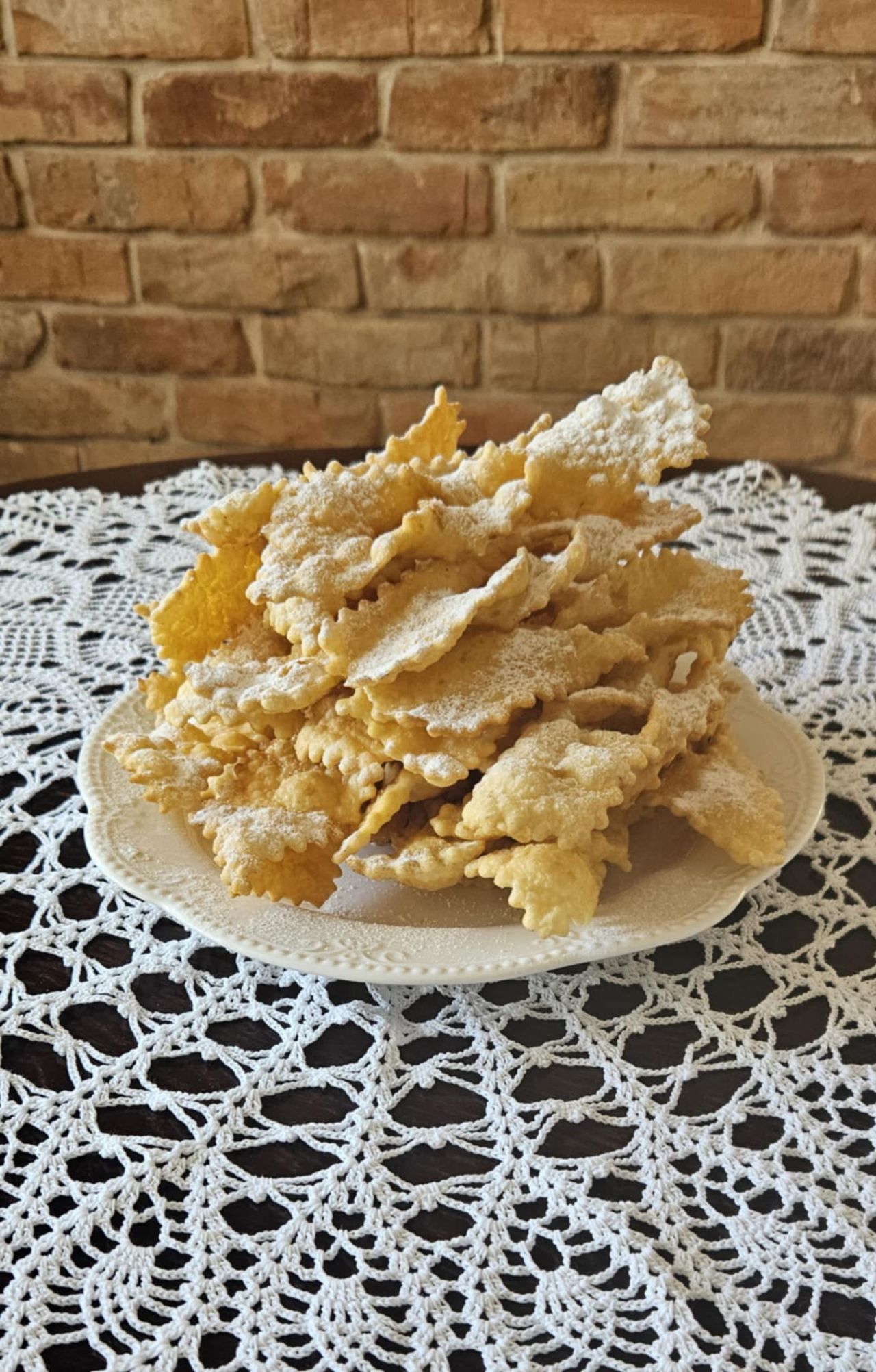 Faworki zwane też chruścikami 